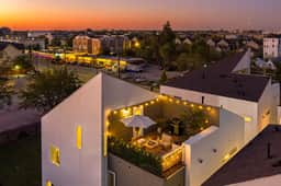 The Eterne: 4BR Rooftop Luxury | Garage | HTX