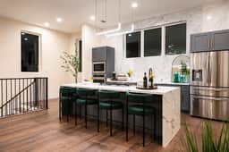 The Onyx: 4-Story Houston Retreat w/ Private Rooftop - Image 5