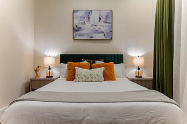 Bedroom 8 - Queen