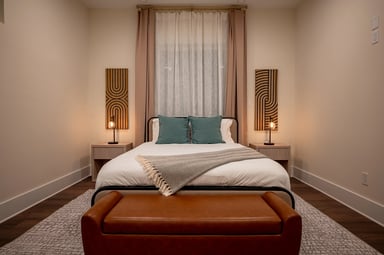 Bedroom 6 - Queen