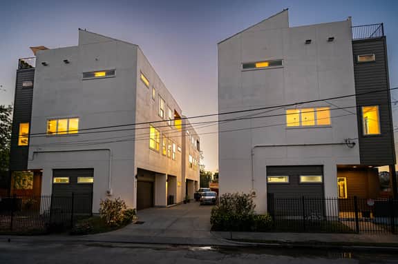 8BR Twin Homes w/ Rooftops, Near Dtown HTX & FIFA