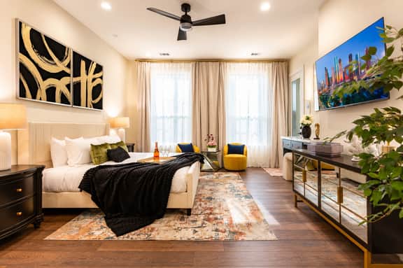 The Onyx: 4-Story Houston Retreat w/ Private Rooftop - Image 3