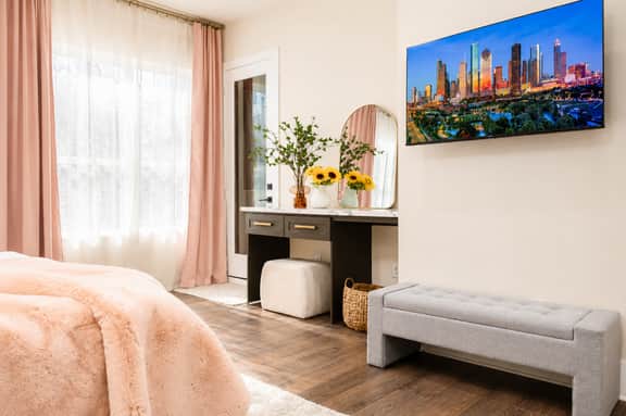 The Horizon: Skyline 5-Bed Retreat + Private Rooftop | Houston - Image 4