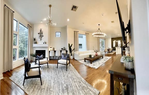 Modern 3BR Rice Military Townhome | Balcony+Fire