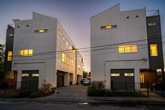 Sleeps 40! 4 Luxe Homes Together | Rice Military - Image 1
